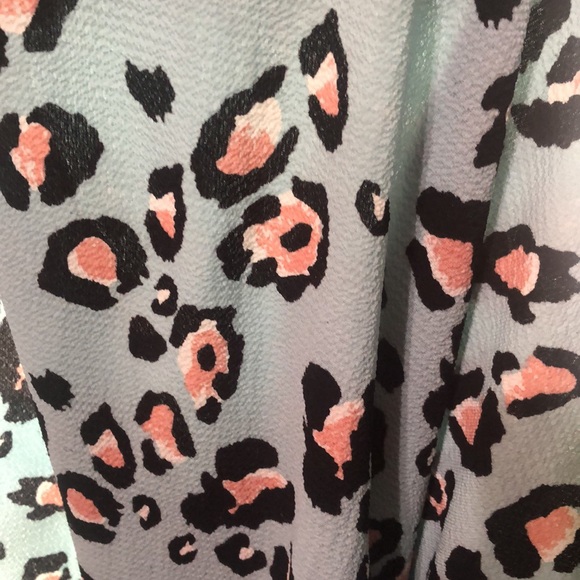 Lovely J kimono in aqua leopard with pink & black spots. Size is medium. - Picture 2 of 5